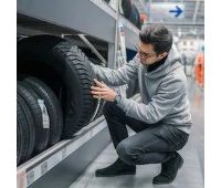 smart-male-customer-choosing-new-260nw-759103474 (2)